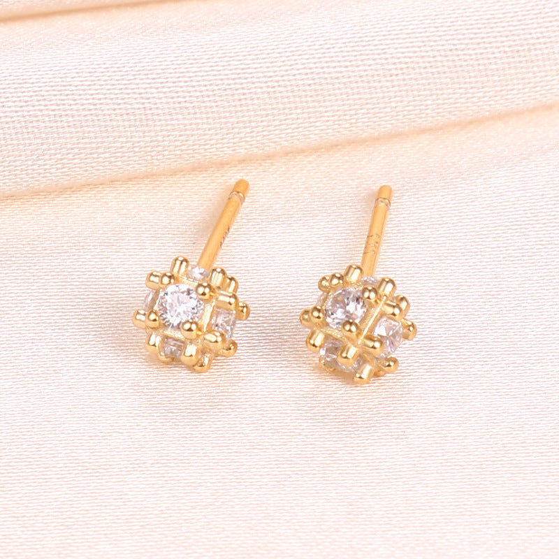 Fashion Snowflake Crystal Net Jacinth Ear Bone Stud