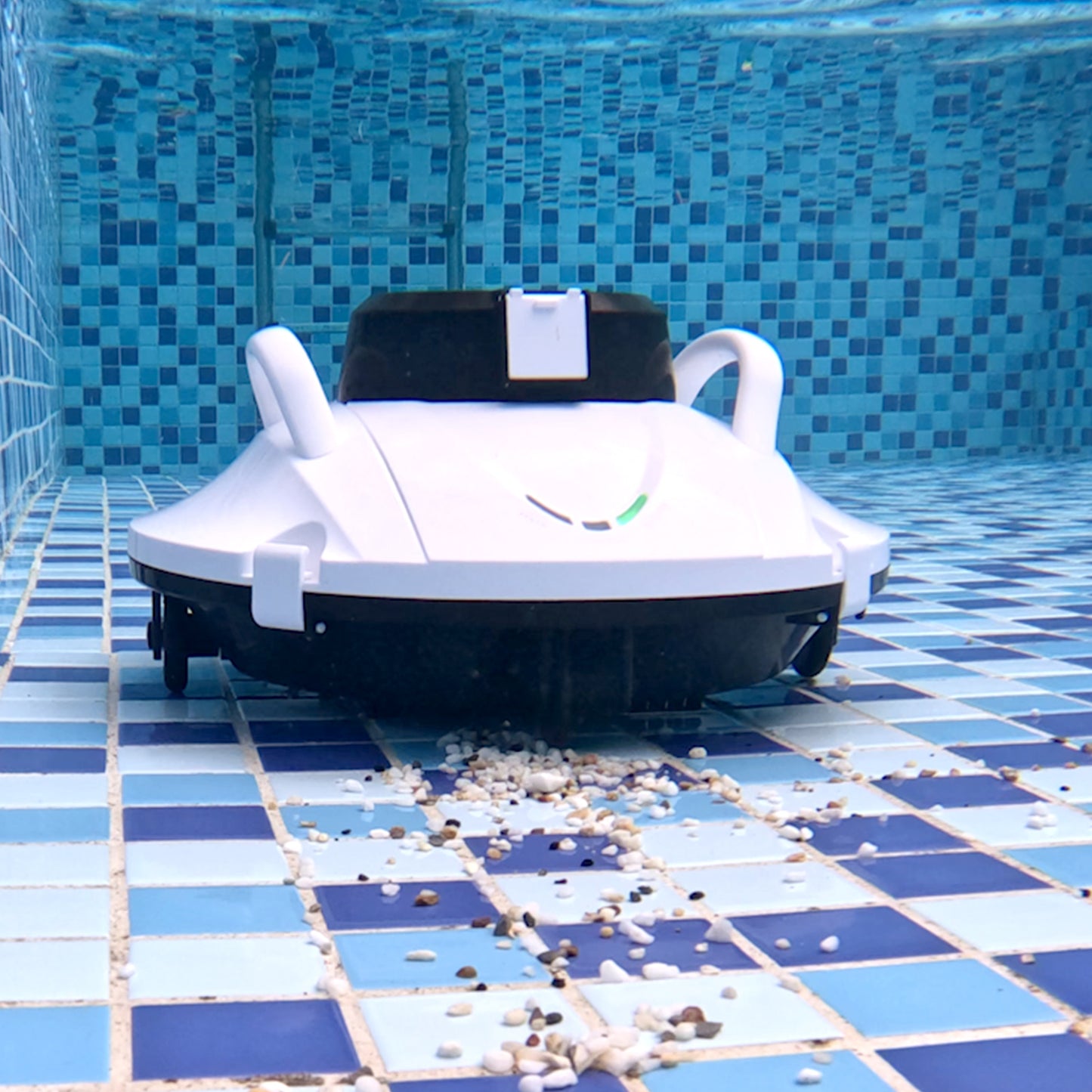 Pool Cleaning Machine