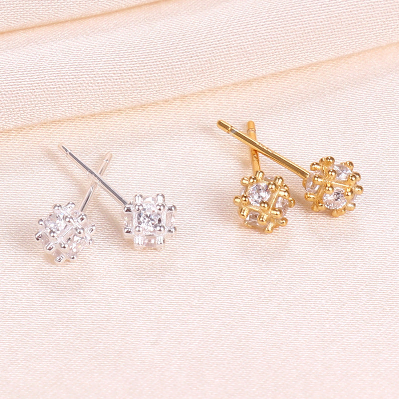 Fashion Snowflake Crystal Net Jacinth Ear Bone Stud